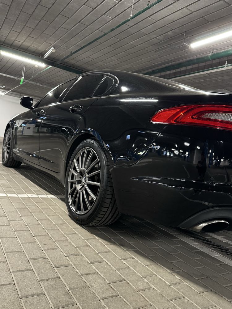 Найтильніший JAGUAR XF 2012 року 3.0 бенз