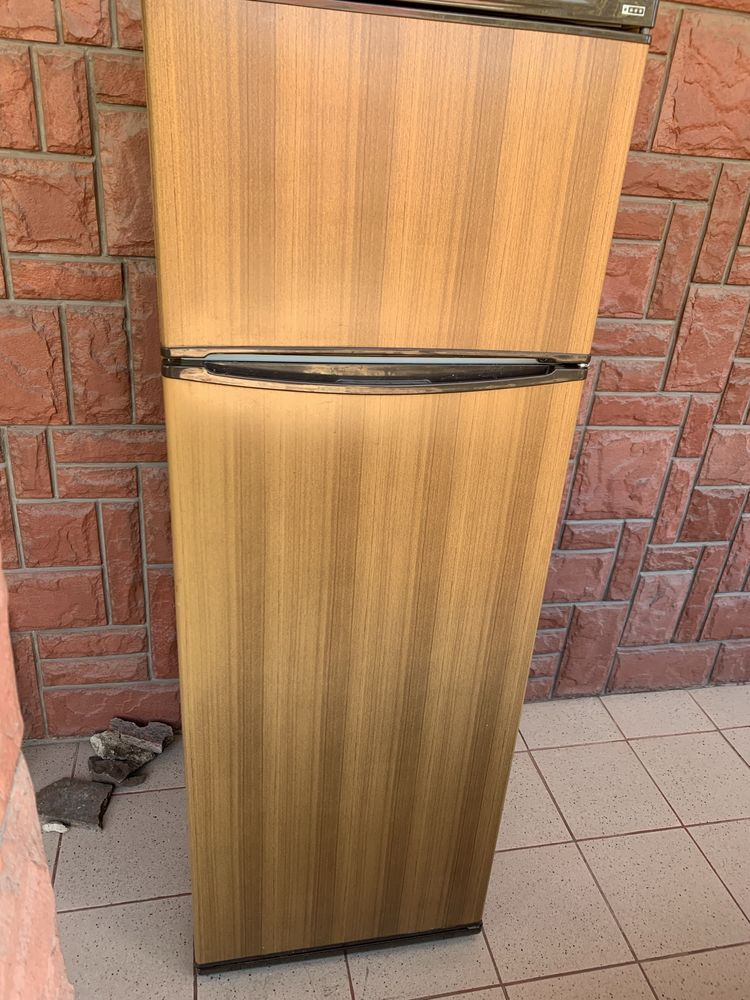 Холодильник Indesit на запчастини