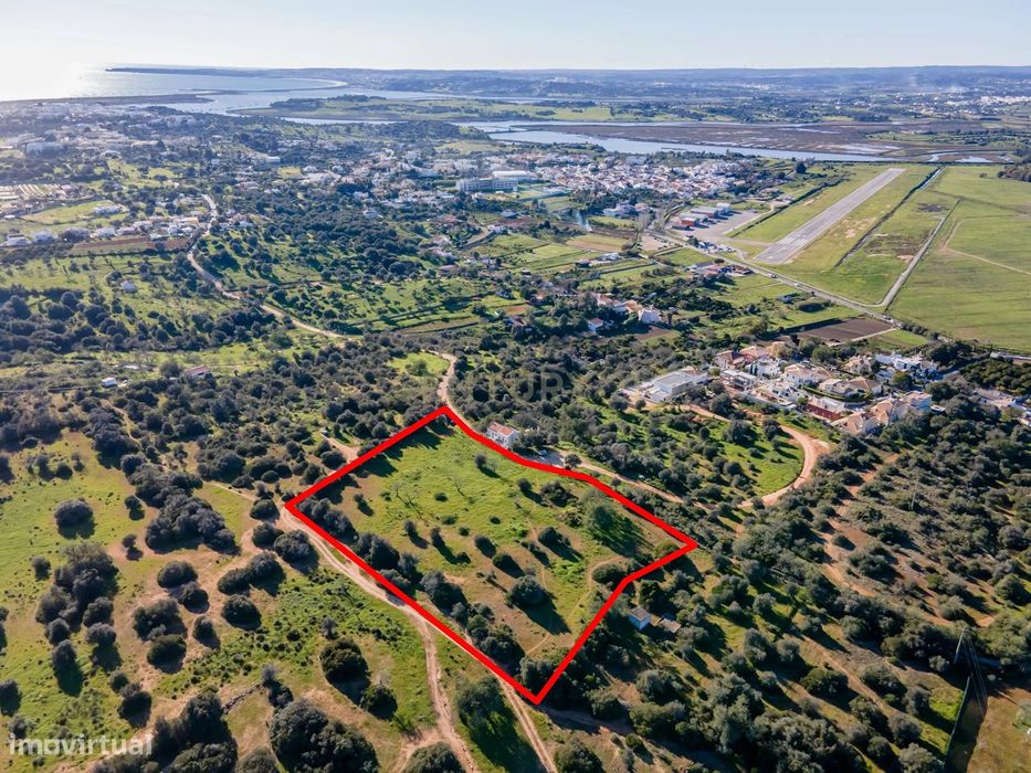 Terreno Com Ruína Com Vistas Espetaculares Nos Montes De Alvor!