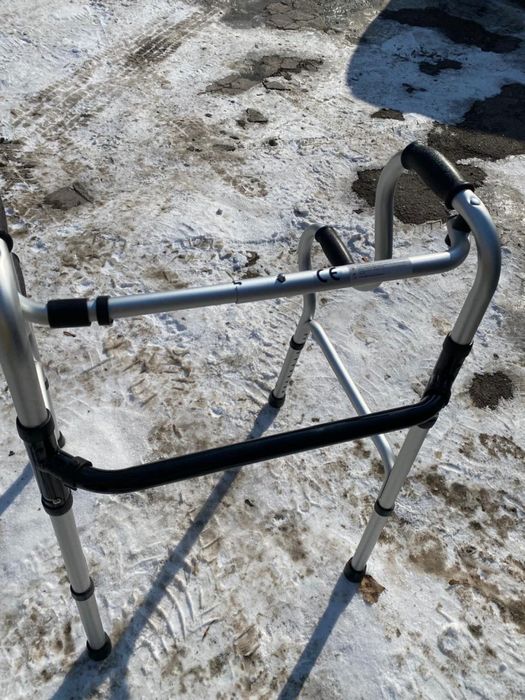 Ходунки шагающие для взрослых, инвалидные