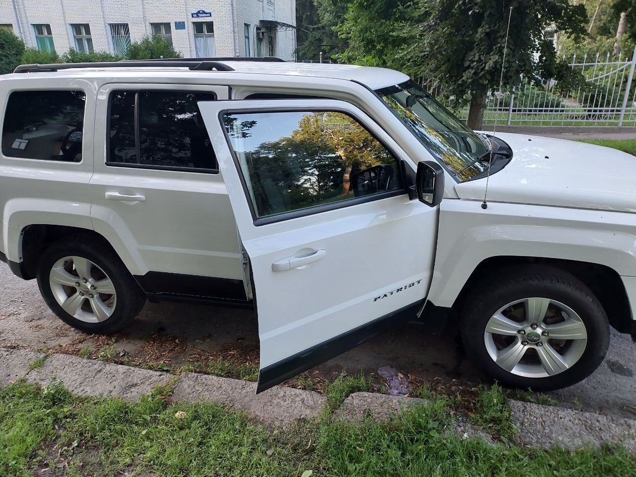 Разборка jeep patriot Розборка джип патриот компас дверь