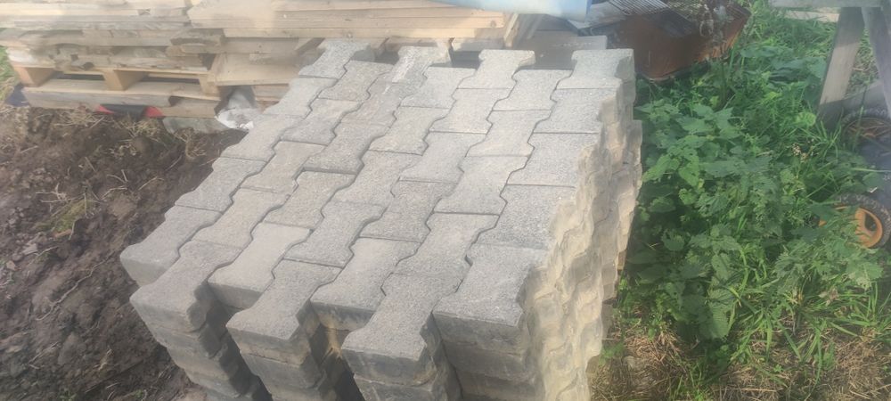 Kostka brukowa 8cm używana . Stan bdb.ok 22m². Kostka zdjęta z podjazy