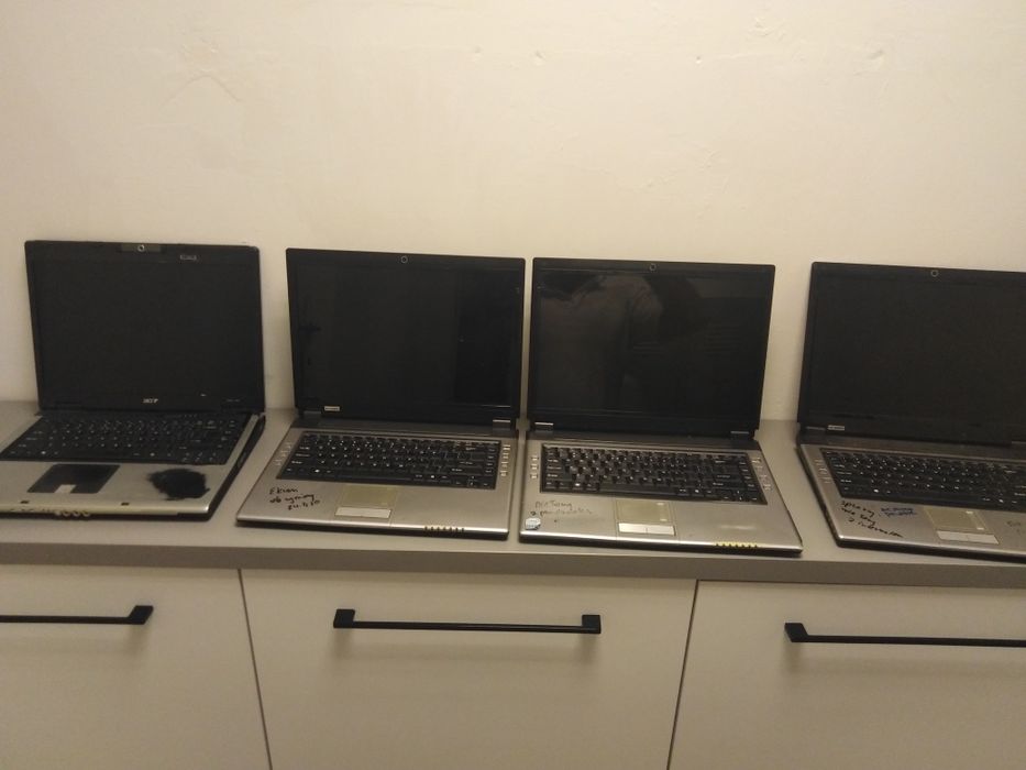 Laptopy z ładowarką sprzedam