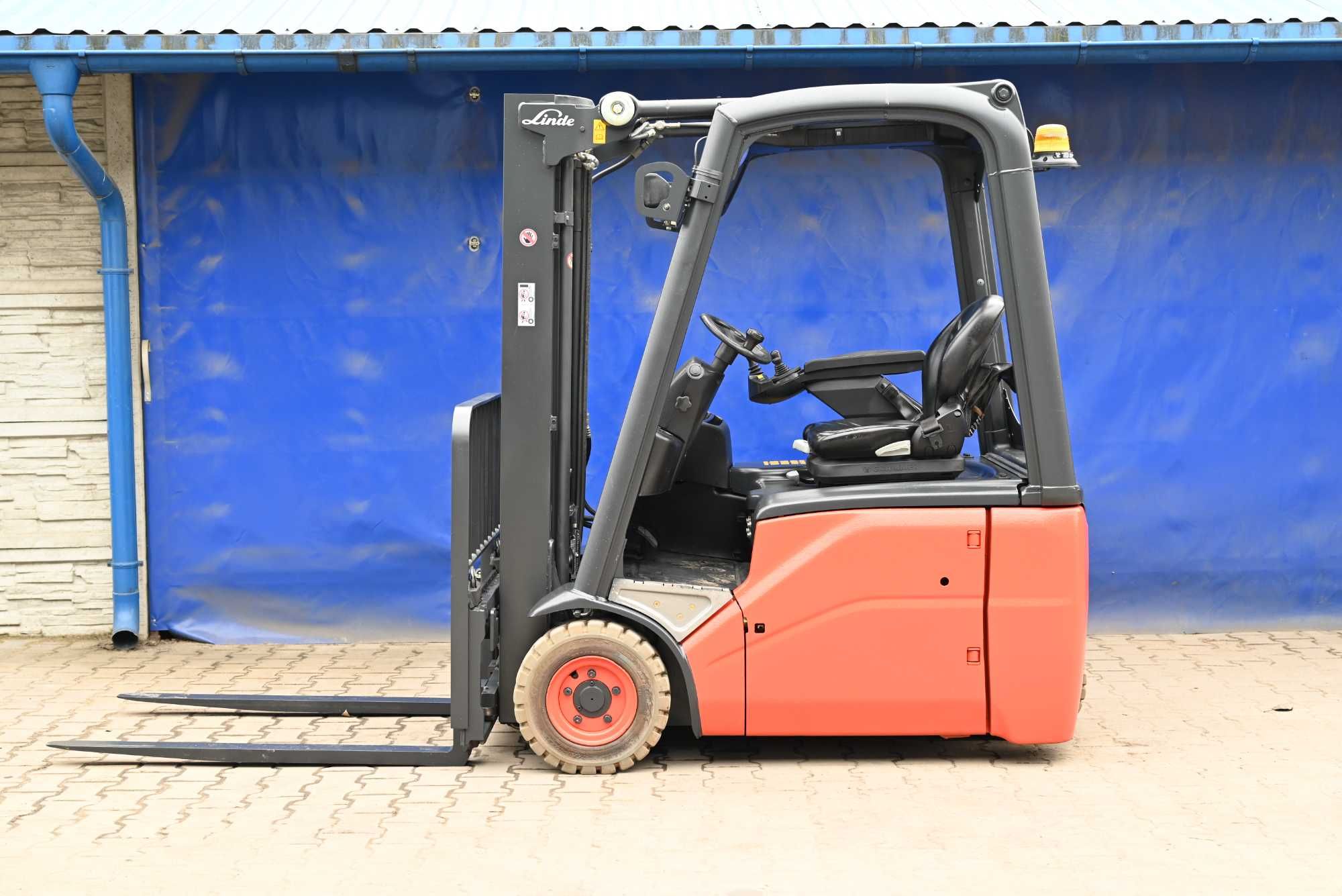 Wózek widłowy Linde E15 Triplex 410 cm 1394 mth Bat.2021 rok FHP 370