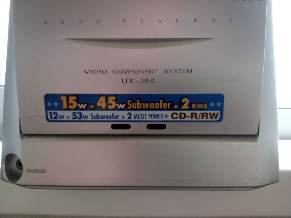 Музичний центр JVC з мощними колонками