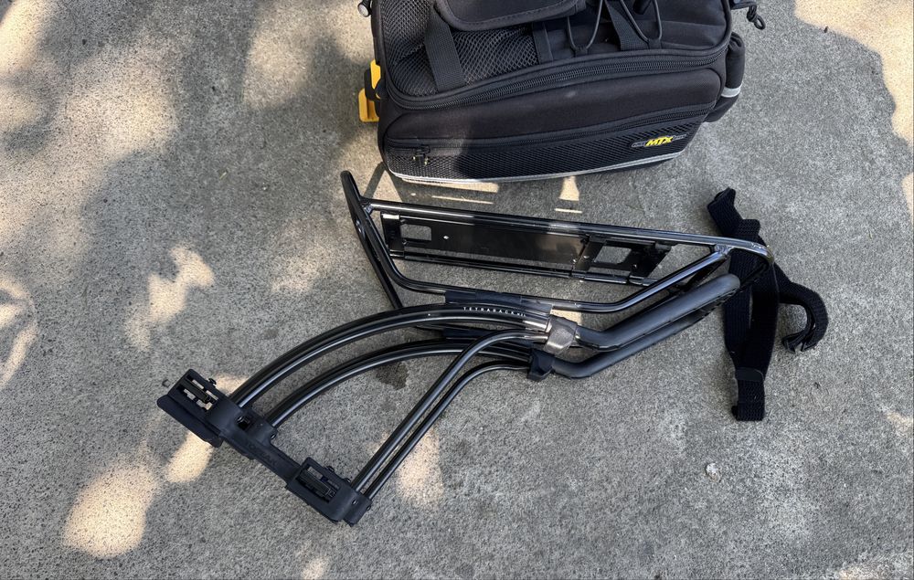 Багажник задній Topeak TetraRack M2L з сумкою.