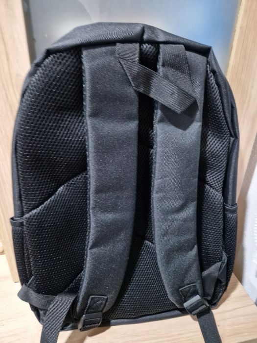 Mochila com oferta de estojo.  Novas