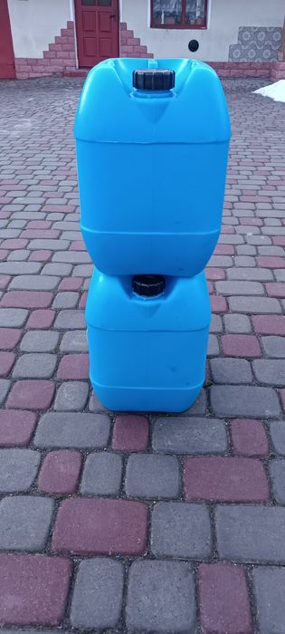 Пластикові каністри 25л