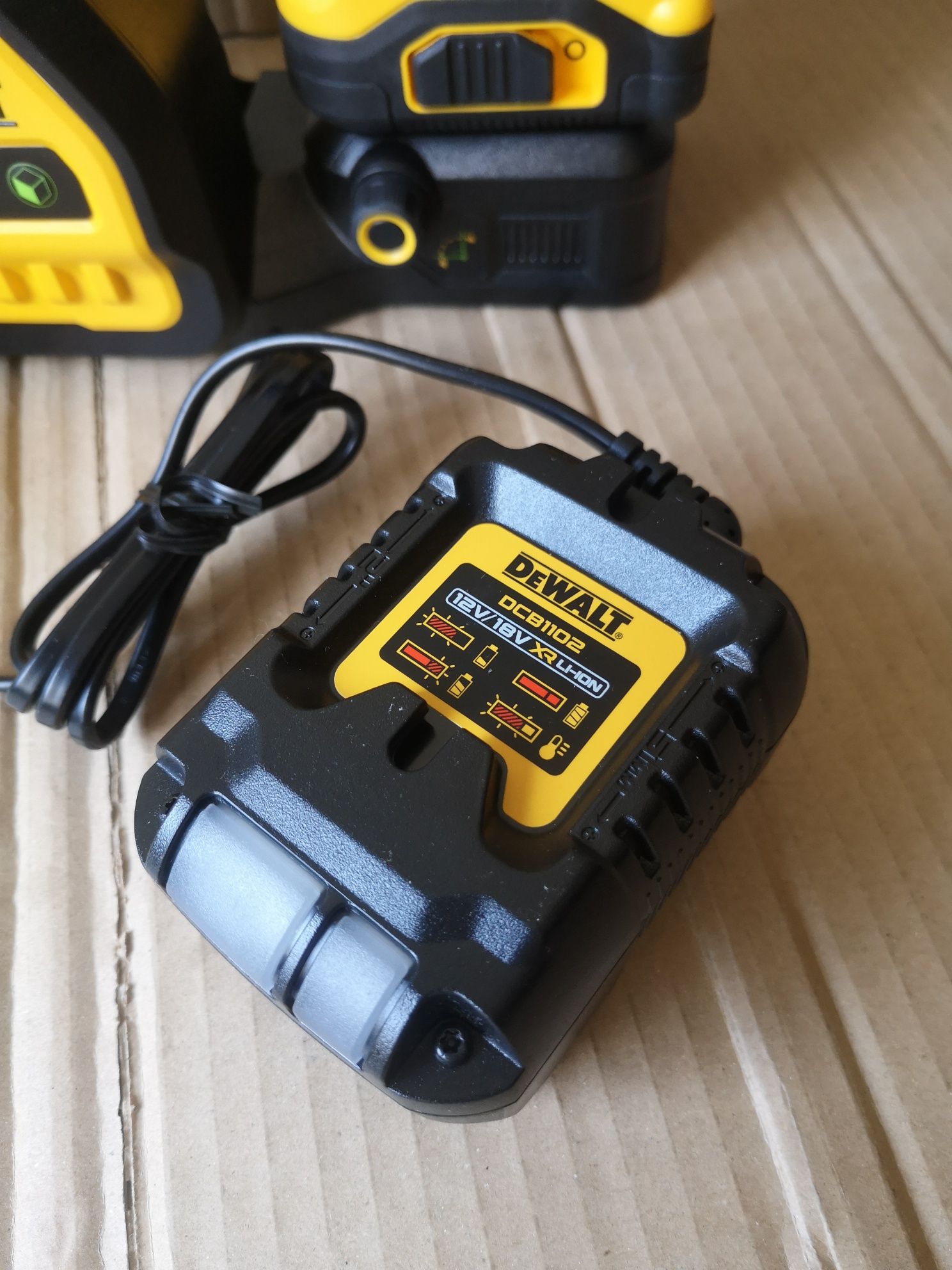 Dewalt dce089g18 niwelator laserowy zielona wiązka komplet 12/18v nowy