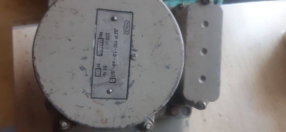 Привод поворотний для солнечних батерей