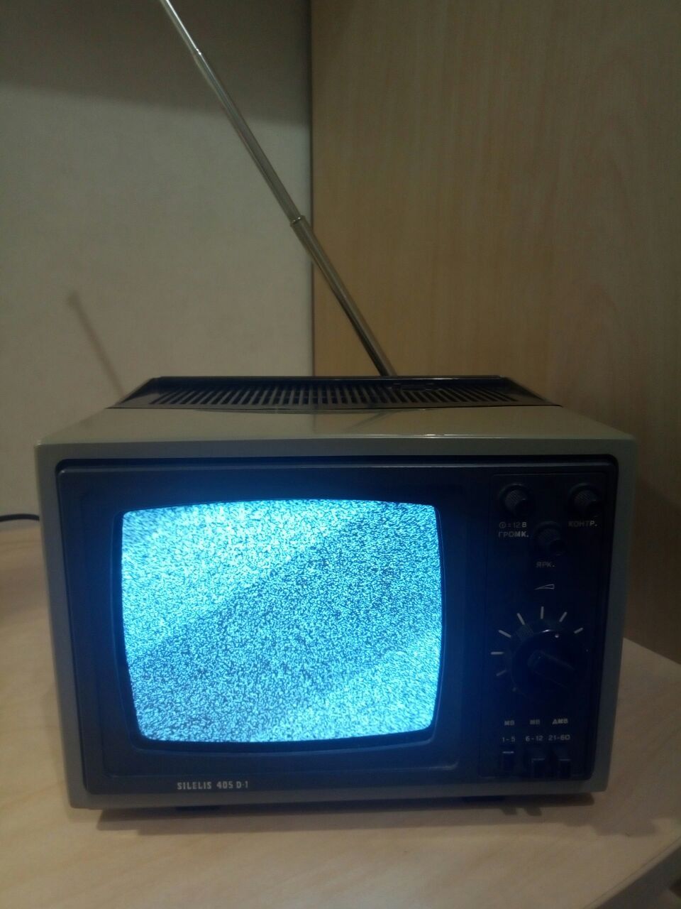 Телевизор Silelis 40S D1
