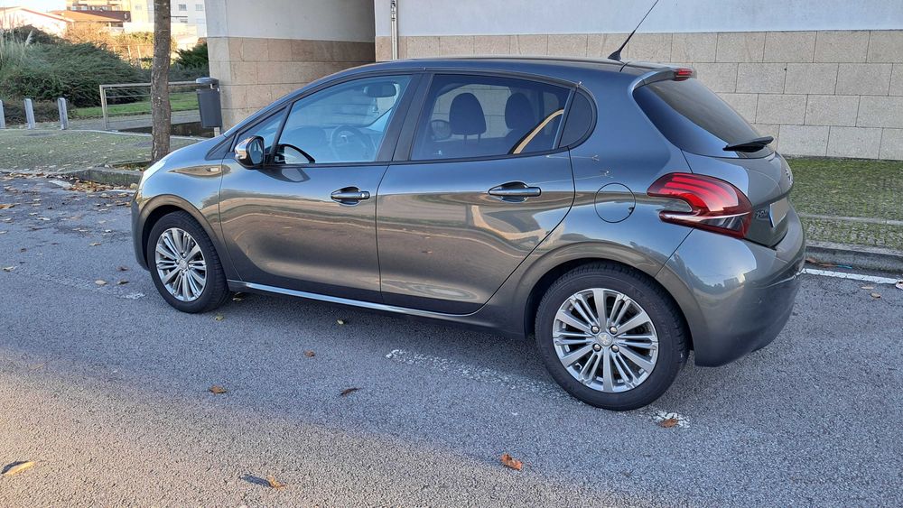 Peugeot 208 1.2 PureTech  STYLE