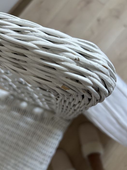 Fotel wiklinowy biały