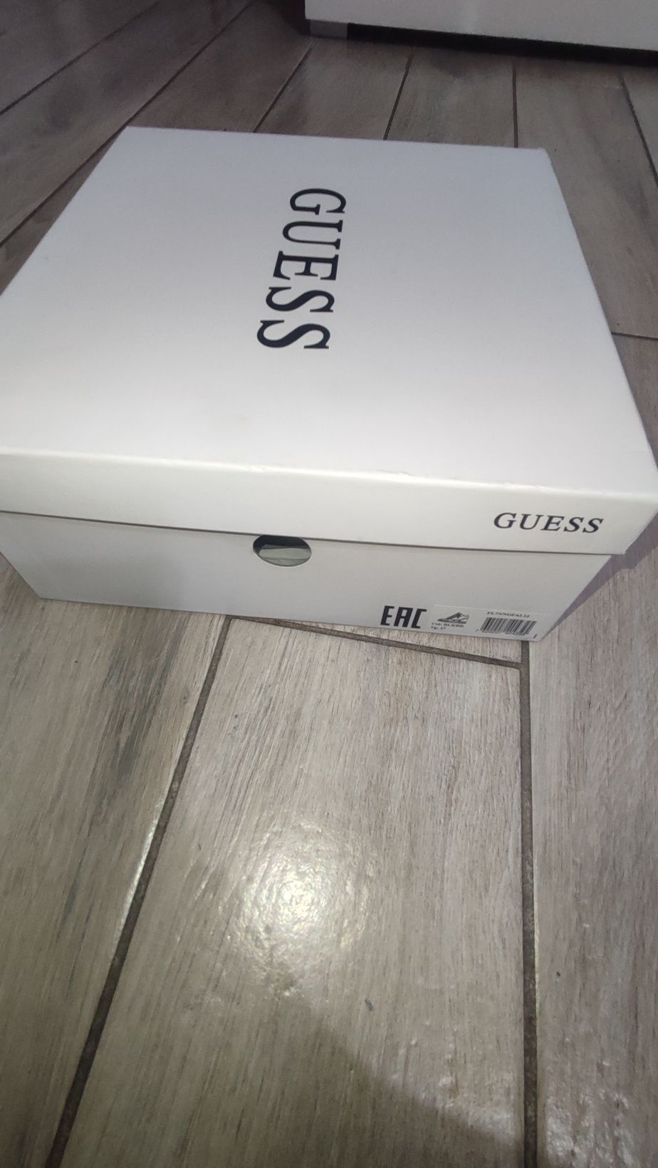 Sneakersy GUESS rozmiar 37  nowe