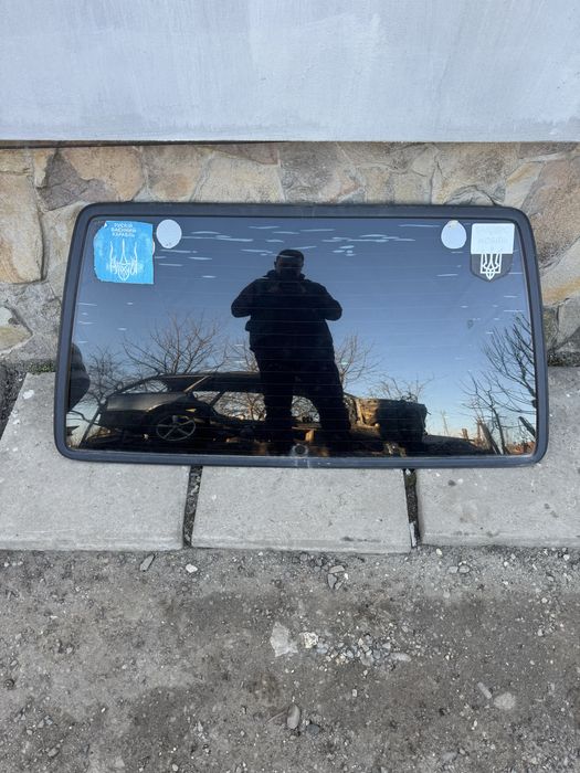 Скло задньої ляди w124 мерседес універсал