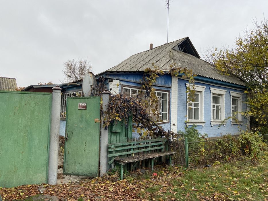 Земельний участок з будинком