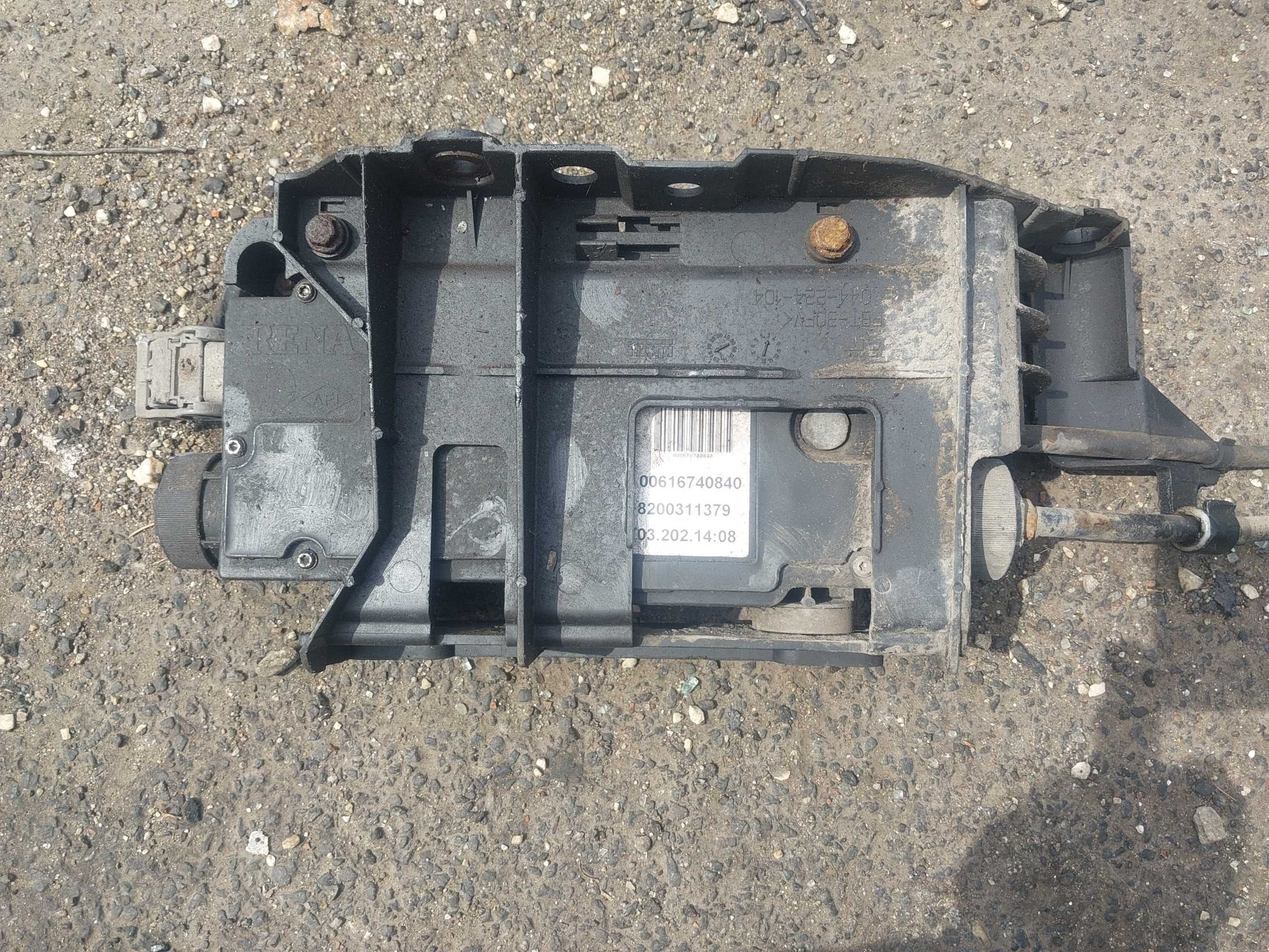 Hamulec reczny elektryczny renault scenic 2   8200--3113--79