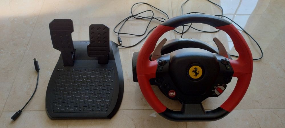 Kierownica Thrustmaster Ferrari 458 Spider z pedałami XBOX