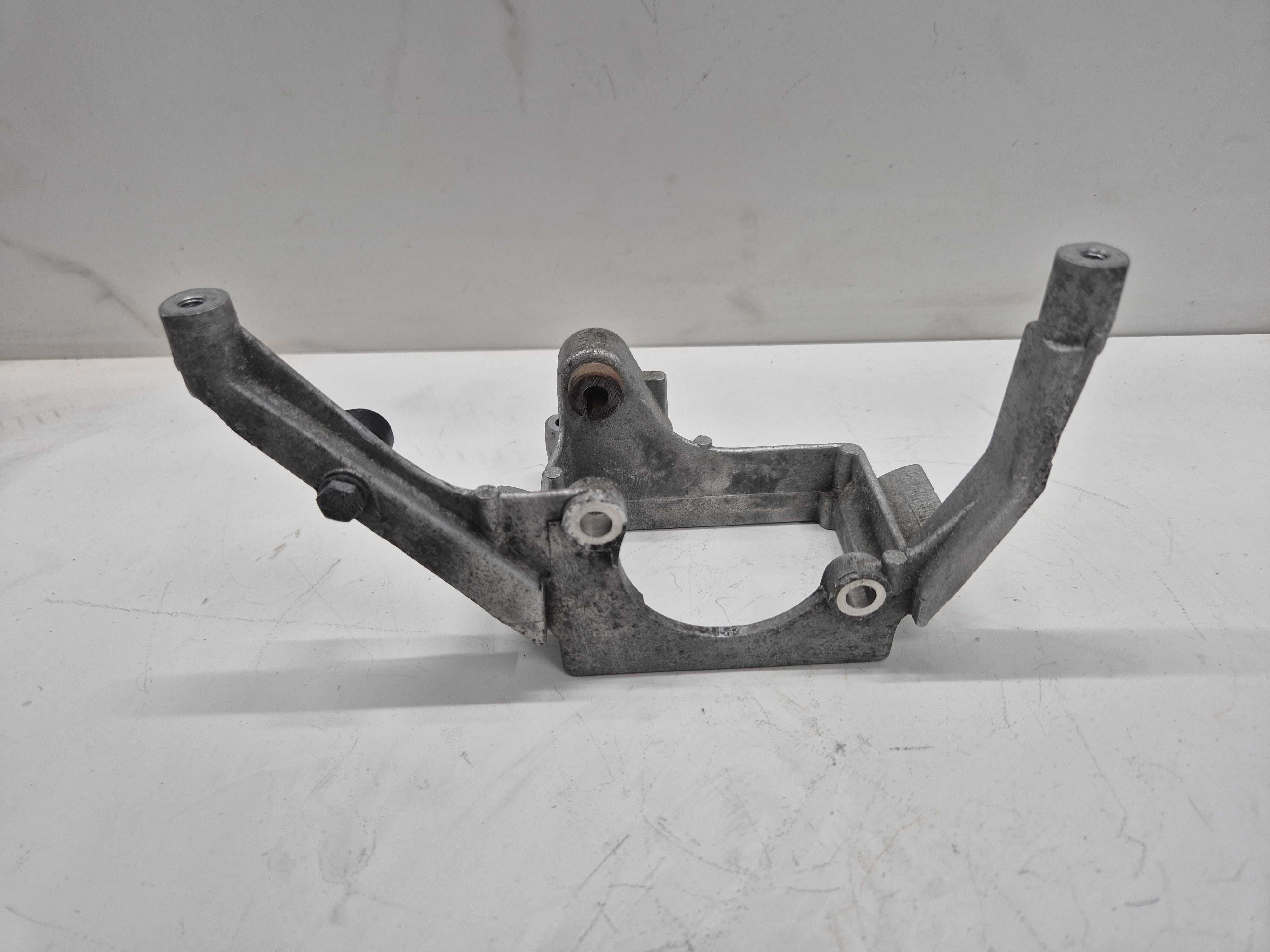 łapa pompy wspomagania passat b5 audi a4 b5  a6 c5 superb I 2.6 2.8 v6