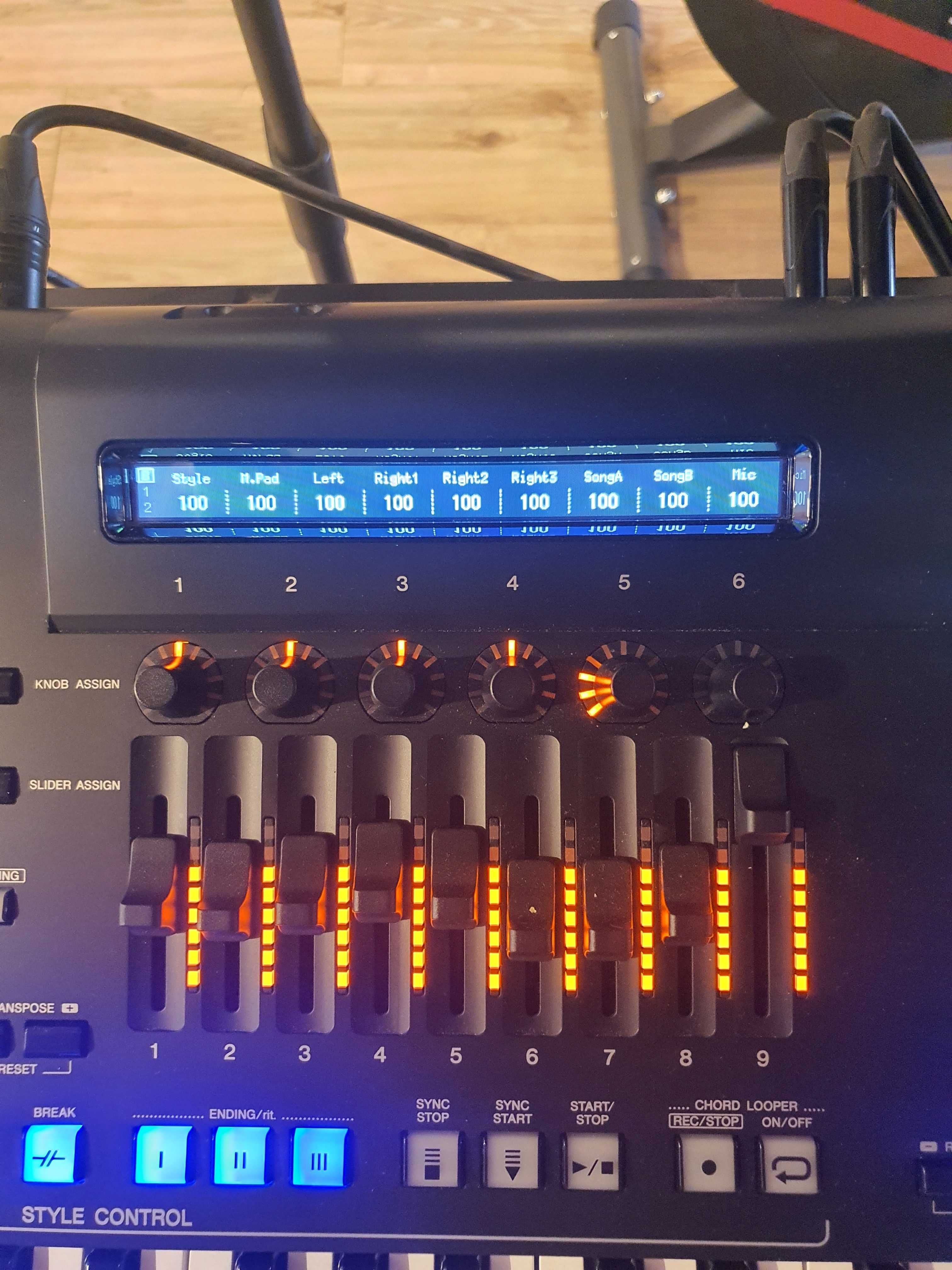 Yamaha Genos 2 w idealnym stanie.