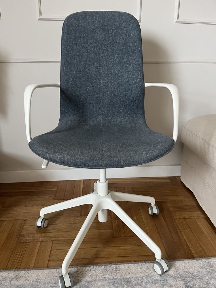 Krzesło biurowe IKEA LÅNGFJÄLL – niebieskie