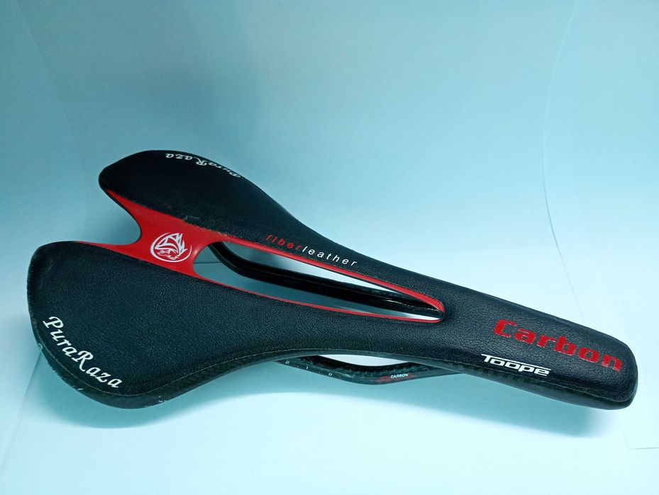 Selim de bicicleta de carbono