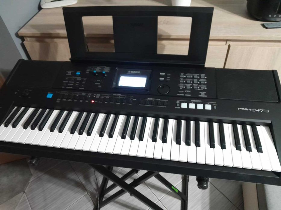 Keyboard Yamaha psr e473 wraz z akcesoriami