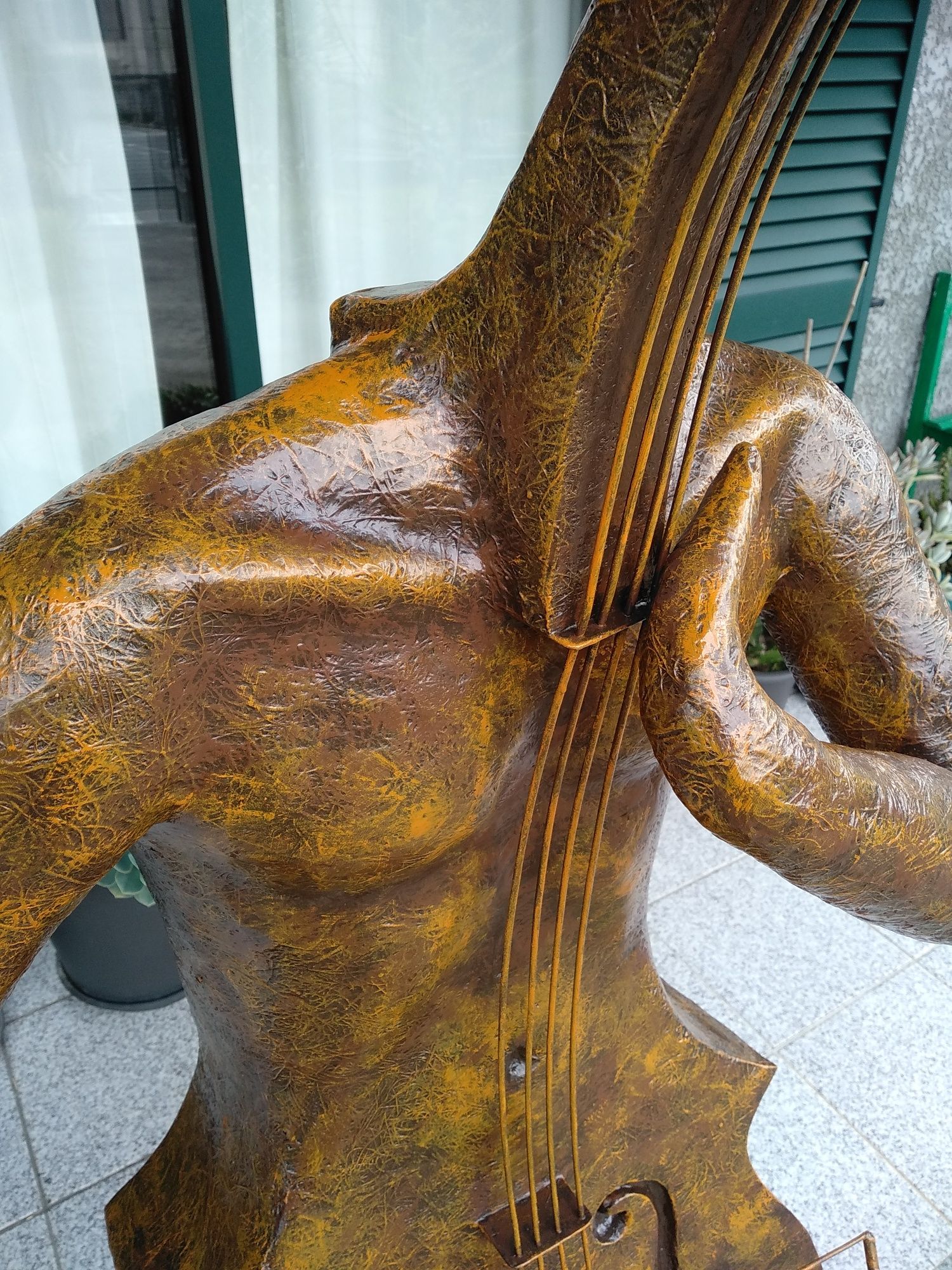 Violoncelo , escultura