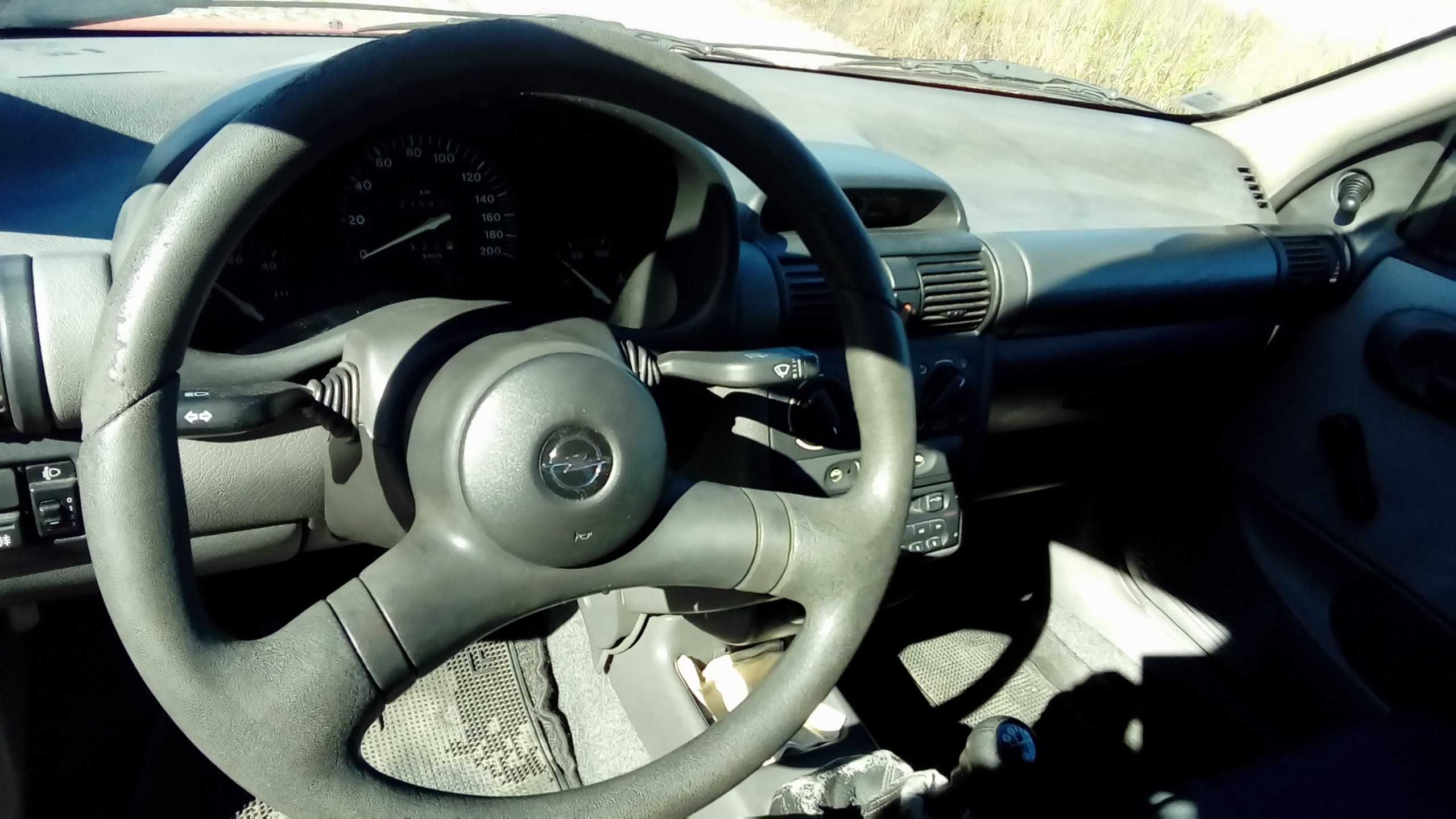 Opel corsa-b comercial