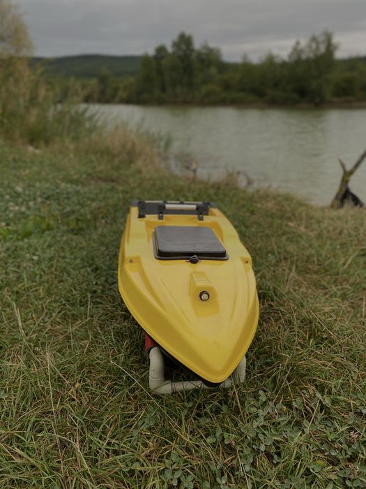 Новий прикормочний кораблик з пвтопілотом skiper