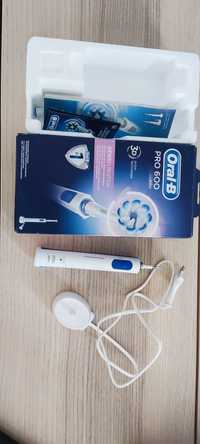 USADA 1 VEZ - Escova dentes Oral B 600 PRO