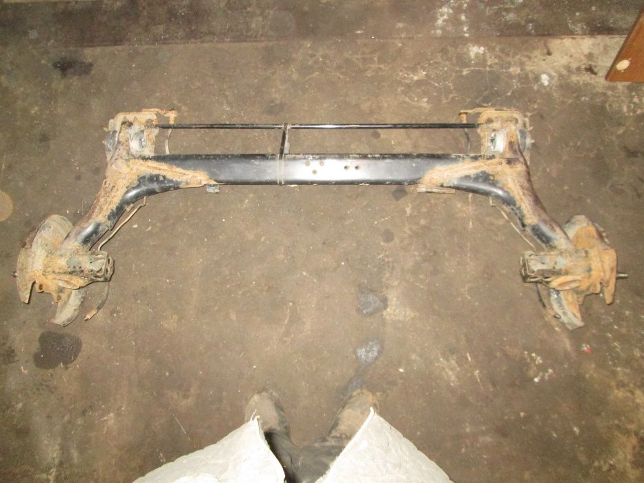 Балка задняя подрамник AUD 80 A4 B5 A6 C5 VW PASSAT GOLF B3 B5.
