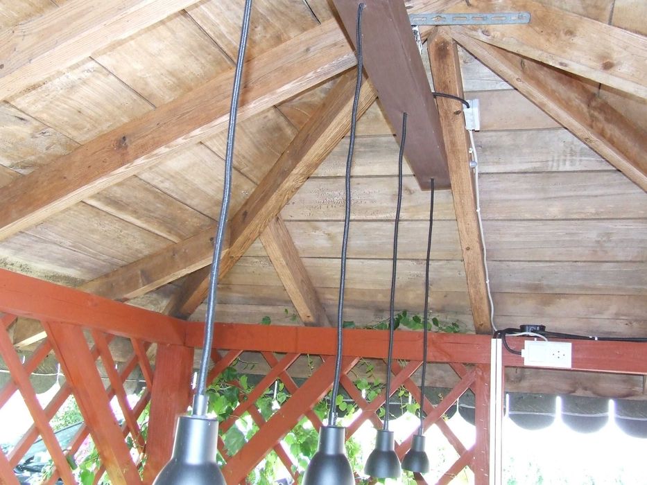 Lampa wisząca z żarówką led GU10.
