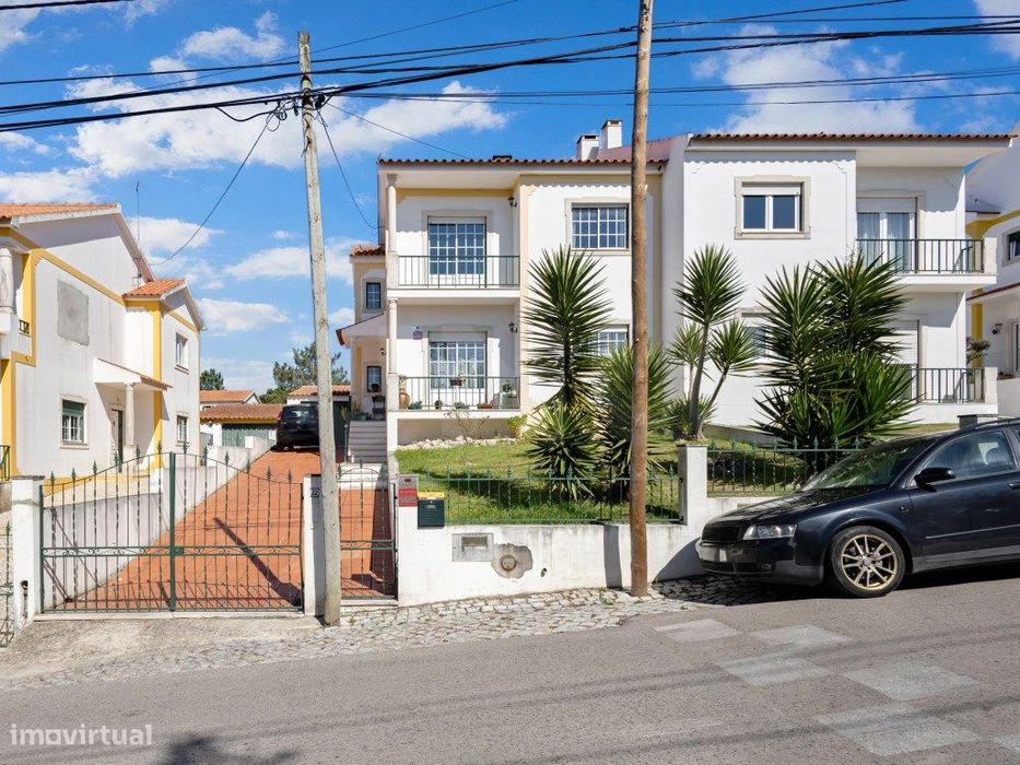 Moradia T3+1 para venda nas Caldas da Rainha.