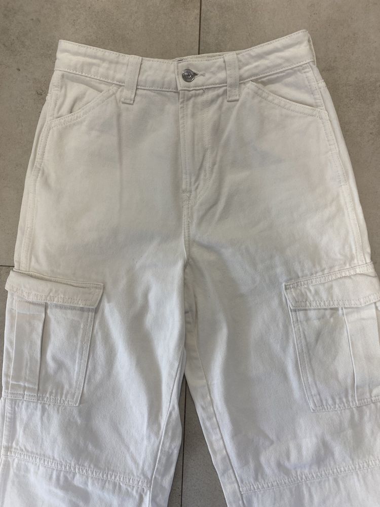 Białe spodnie cargo H&M