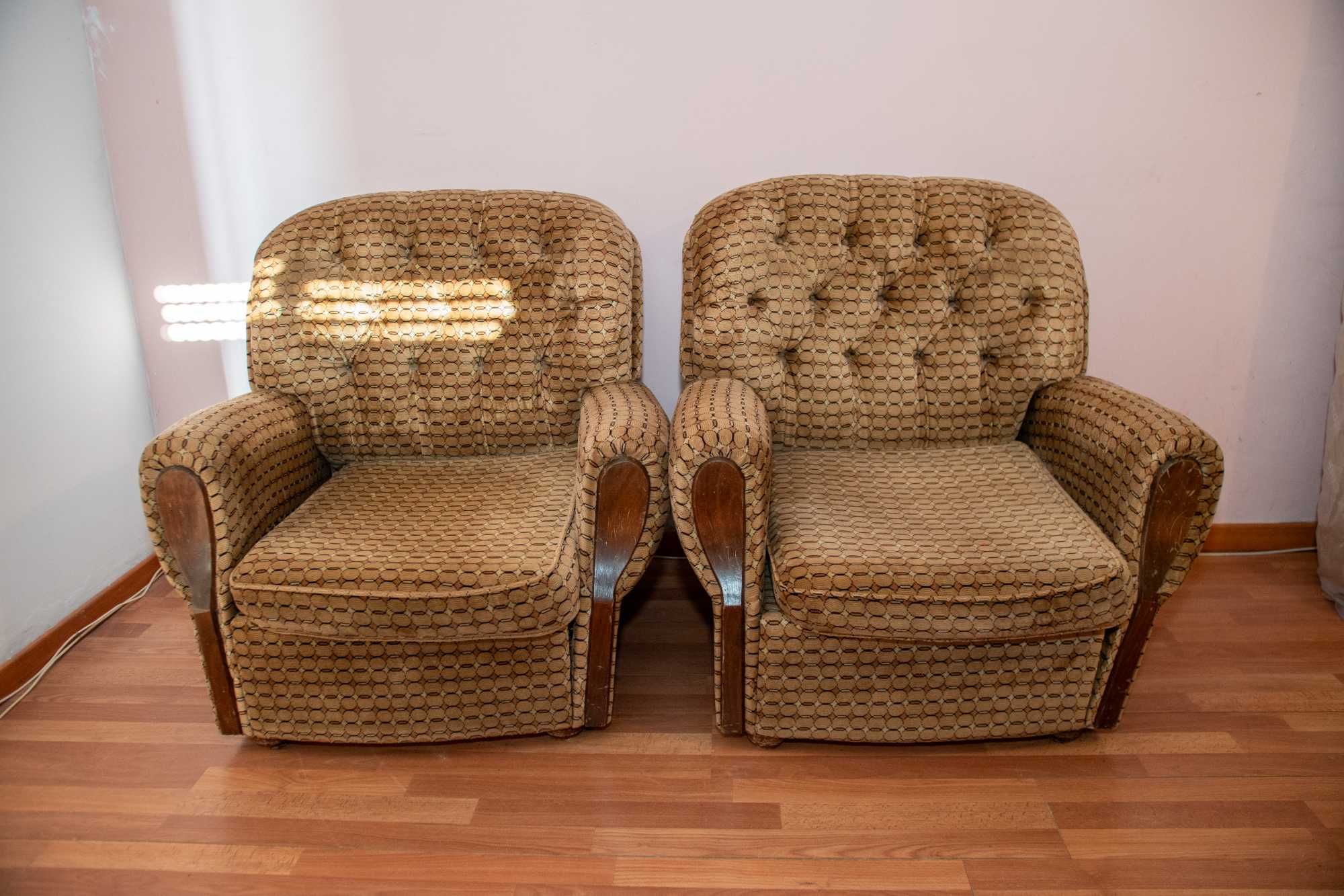 Sofá vintage + 2 poltronas a condizer – Bom estado