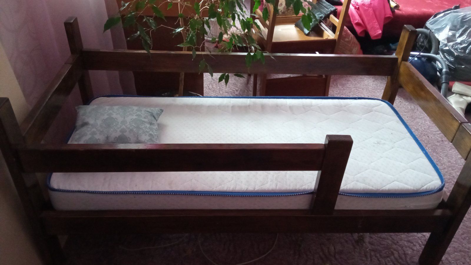 Продается детская кроватка с матрасом