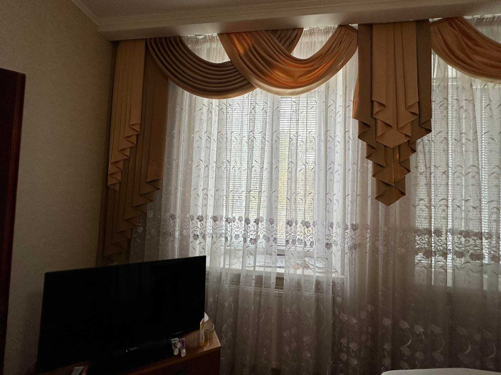 Ламбрекены готовые, новые на два окна. Дл.4,50м.