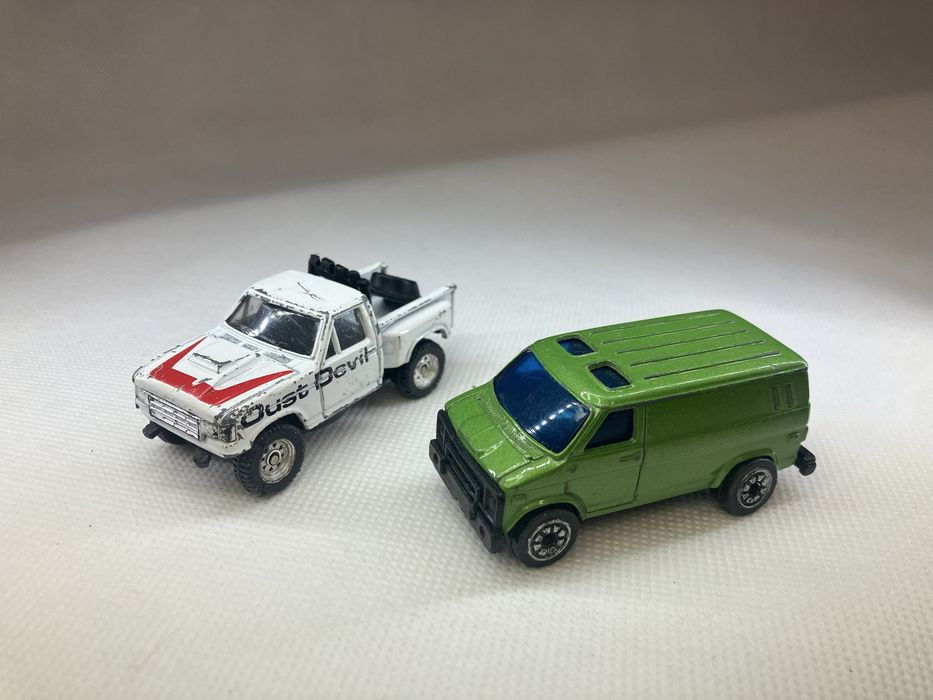 Samochodziki terenowe firmy Welly i Misto