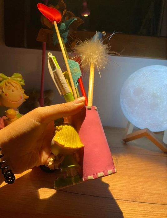 Conjunto mealheiro e copo de canetas para criança