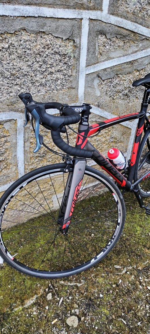 Vendo bicicleta de estrada coluer ótimo estado com poucos km's rodados