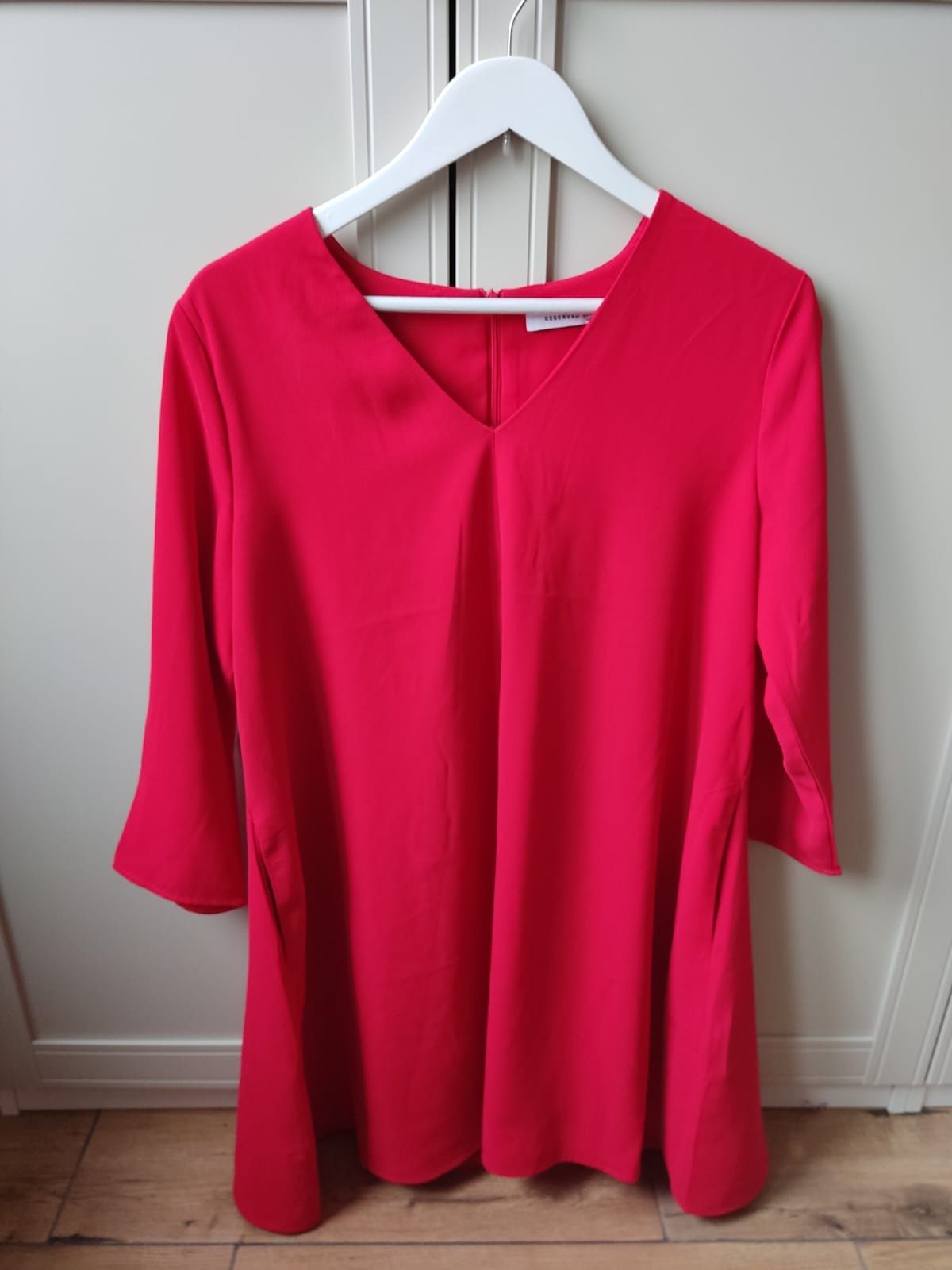 Śliczna czerwona sukieneczka Reserved 40
