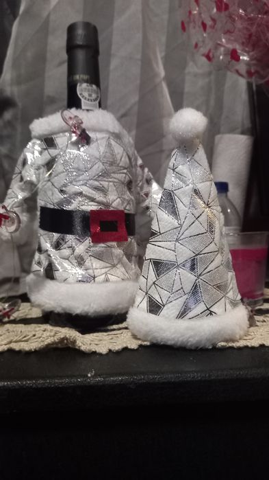Vendo vestido de natal pra garrafas