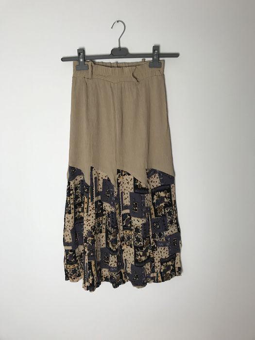 Długa beżowa spódnica midi we wzory vintage, cottage