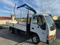 Carrinha Isuzu NKR com grua