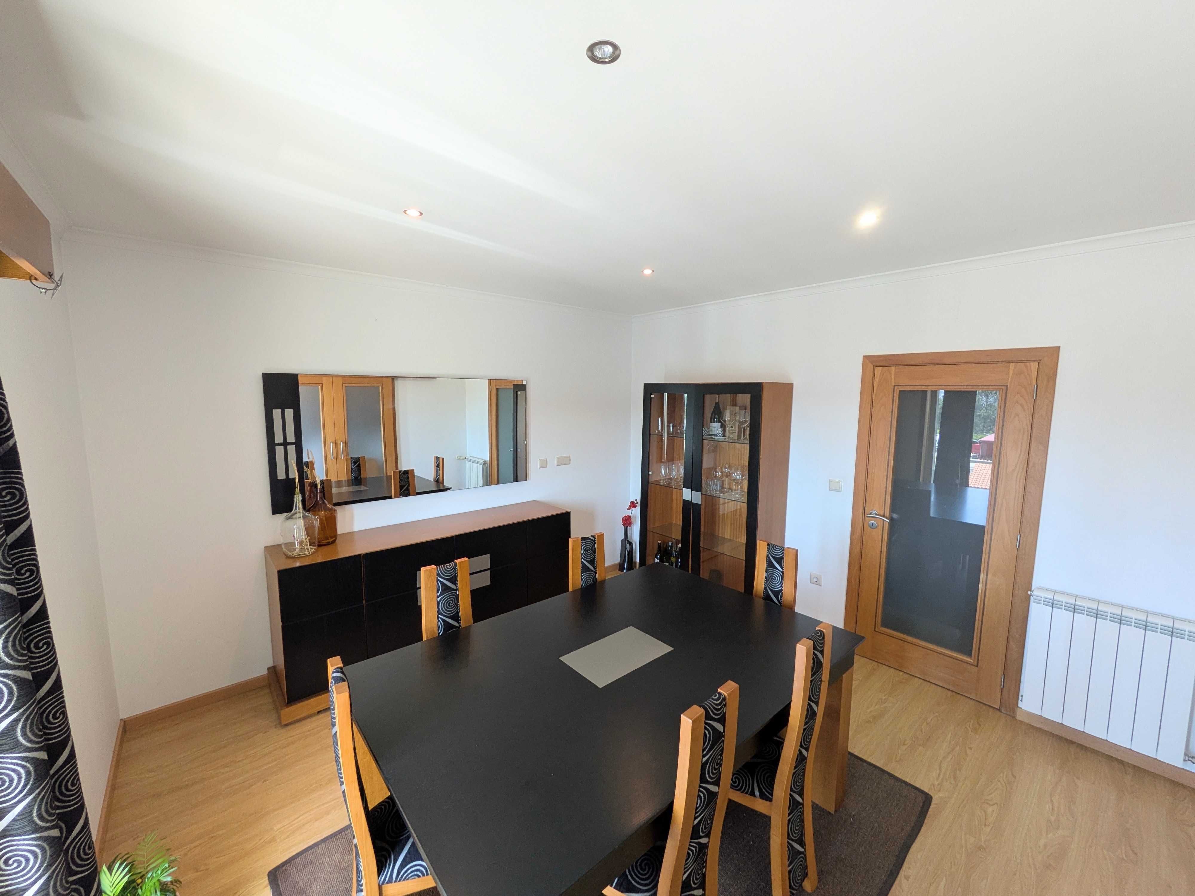 Apartamento T3+1 Duplex com 4 varandas, suíte com closet e escritório