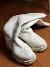 Зимові білі високі чоботи