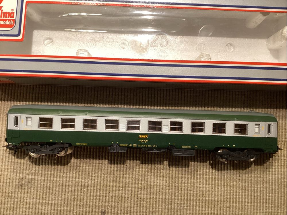 LIMA comboio 309191 carruagem passageiros verde 2ª classe. Excelente
