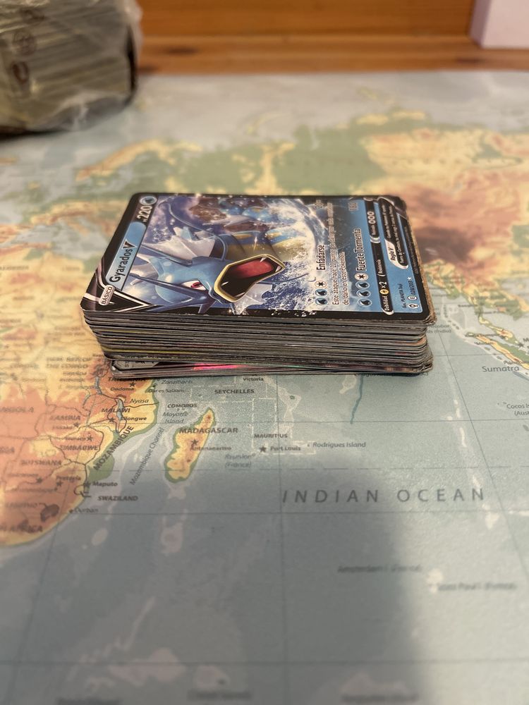 49 cartas de pokemon raras