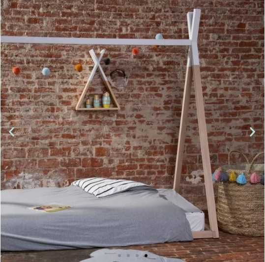 Cama tipi montessori com estrado